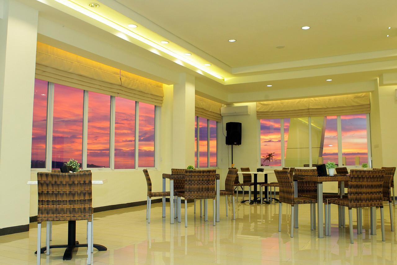 Big Fish Hotel Manado Exterior foto